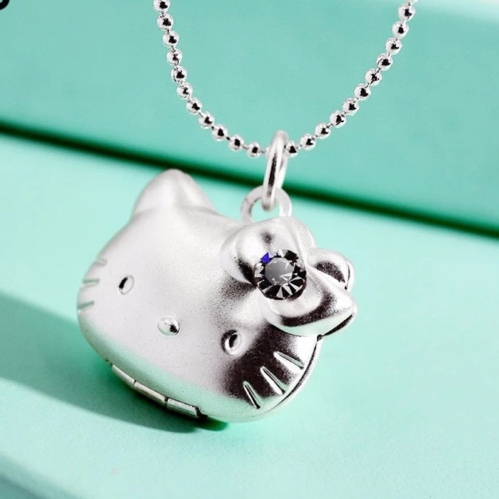 Silver Hello Kitty locket - Picture 2 of 4